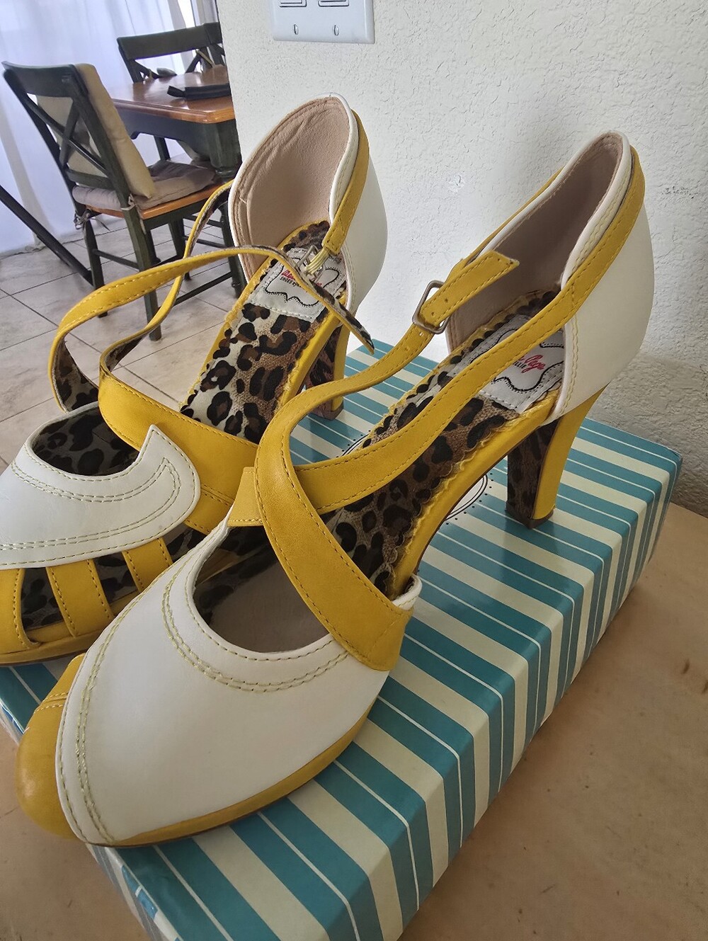 Bettie Page Yellow and White Retro Strappy Peep-Toe Heels - Picture 3 of 6